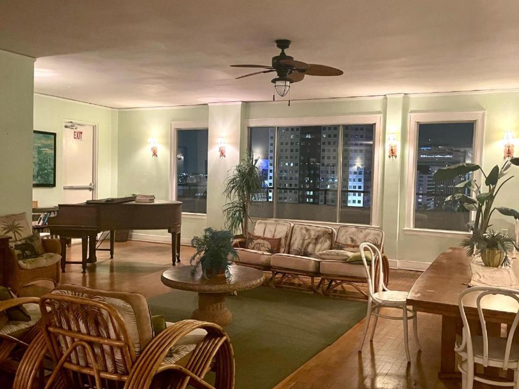 Private Cozy Studio, Peek A Boo Ocean View For 2 Long Beach Exterior photo